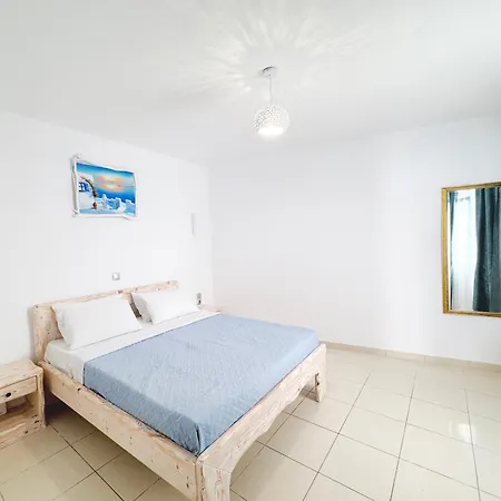 Deluxe Fira (Santorini)