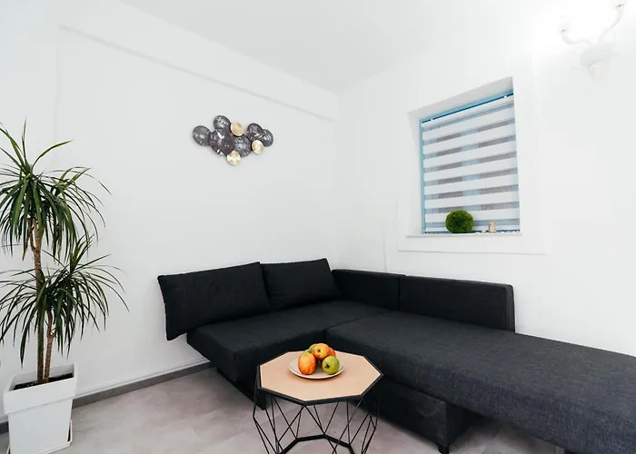 Дом отдыха Deluxe Тира