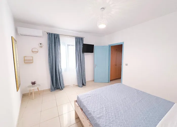 Deluxe Дом отдыха Тира